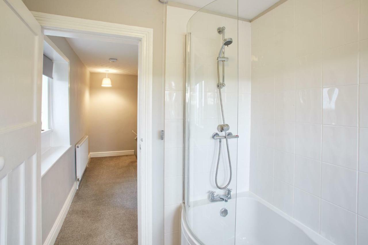Host & Stay - Cosy Cottage Emley Exterior photo
